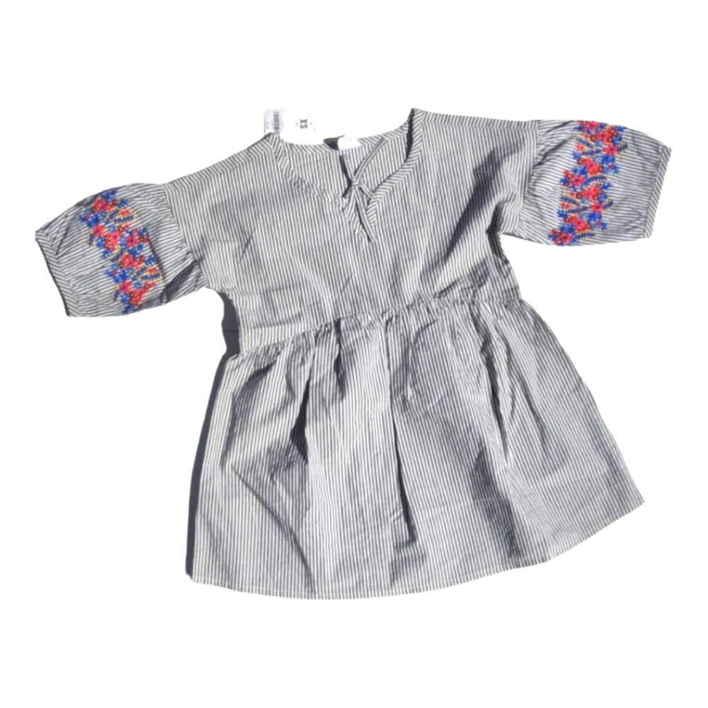Crazy 8 Girls size 4 White/Grey Striped Dress